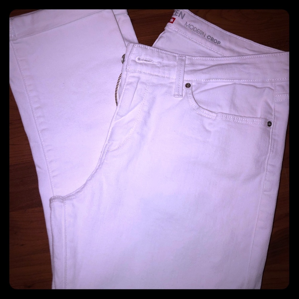 White Denim Levi’s